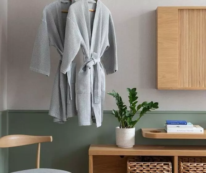 デラックスルーム, Inhabit Queen S Gardens, A Member Of Design Hotels
