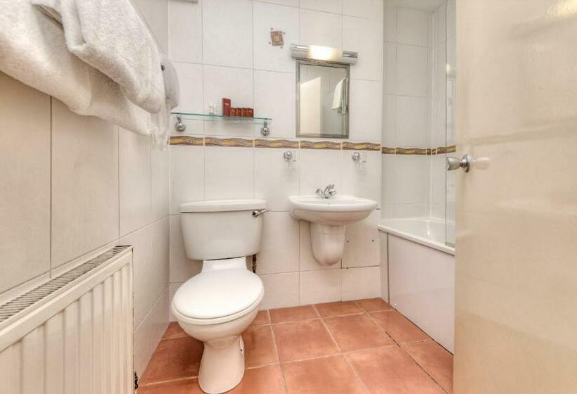 行政三人间, Muthu Fort William