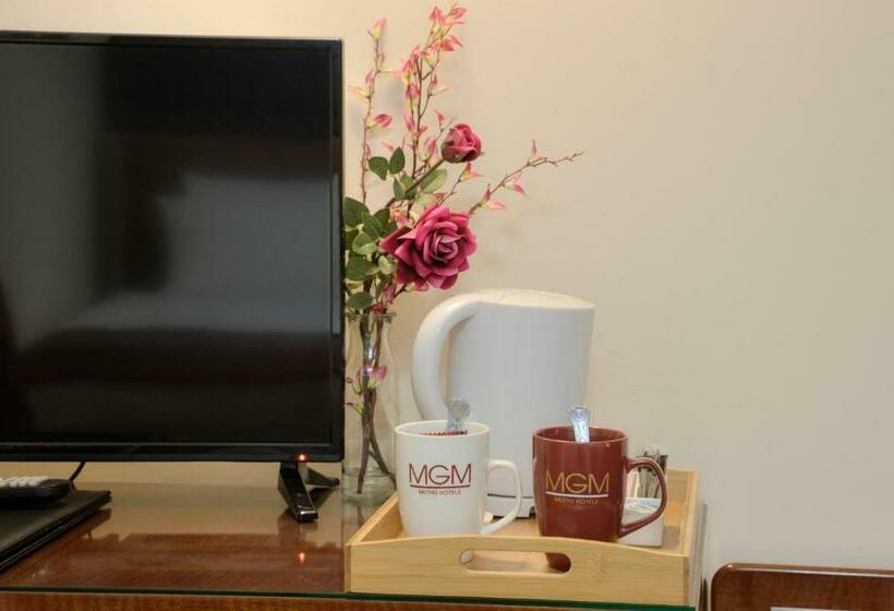 行政三人间, Muthu Fort William