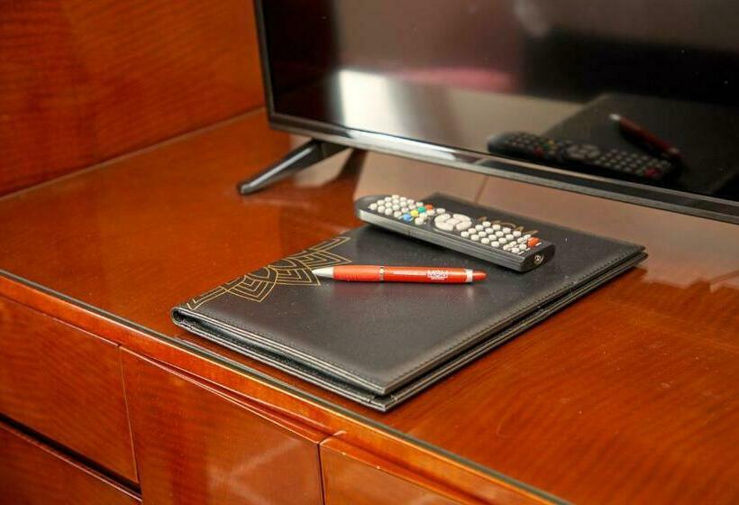 家庭间, Muthu Fort William