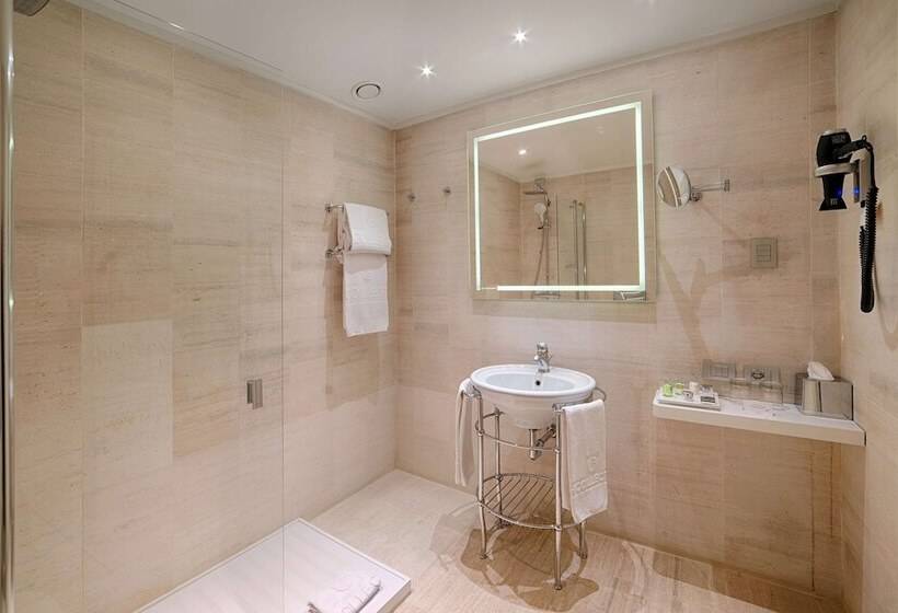 اتاق خانوادگی, NH Collection Porta Nuova