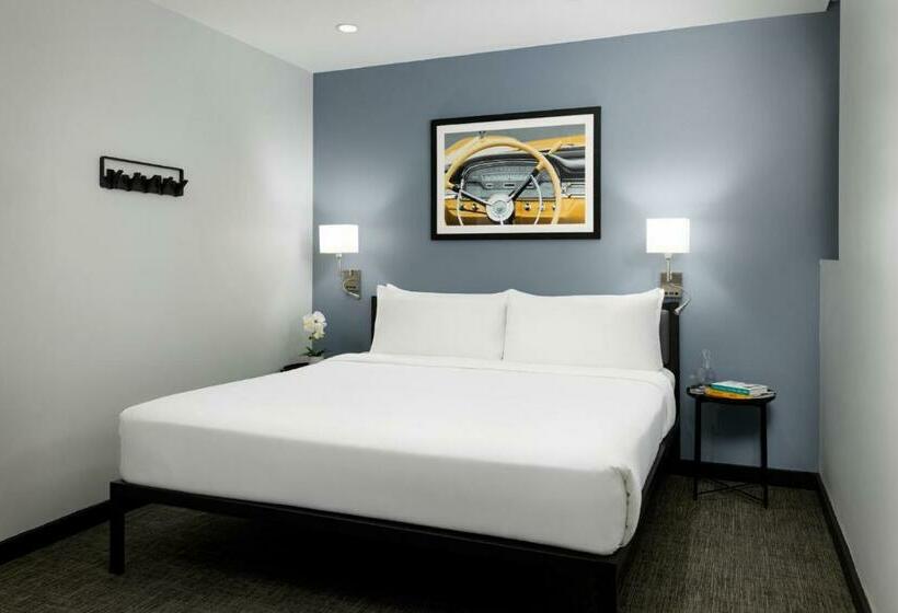 带大床的豪华间, OYO Times Square