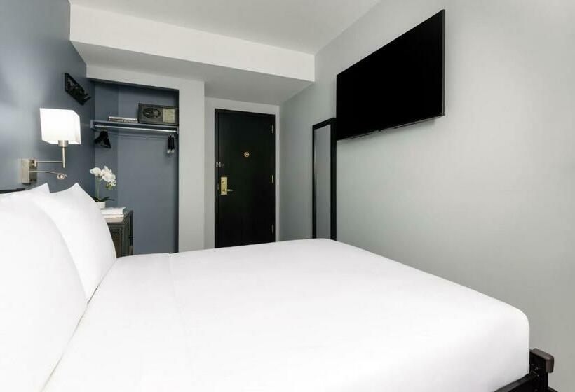 수피리어 룸, OYO Times Square