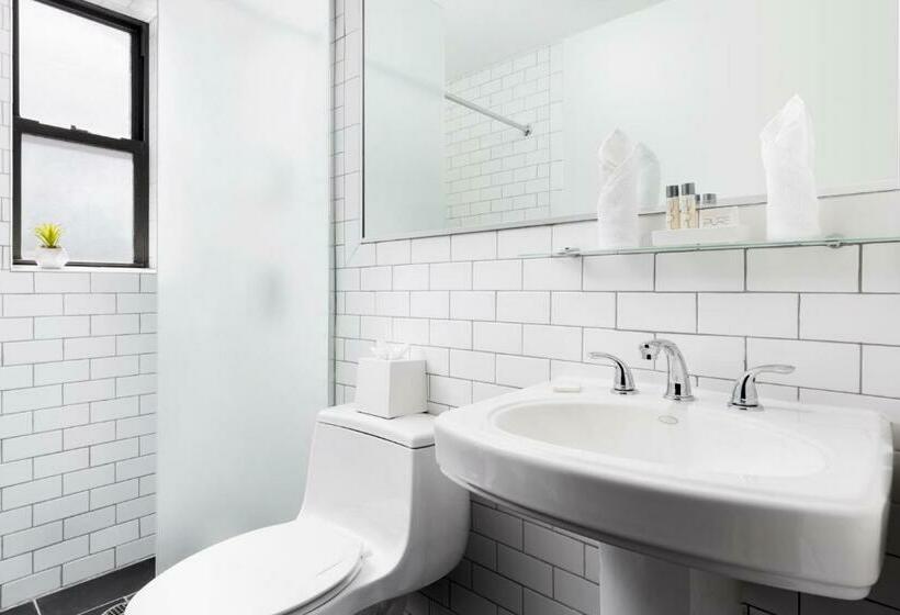 수피리어 룸, OYO Times Square