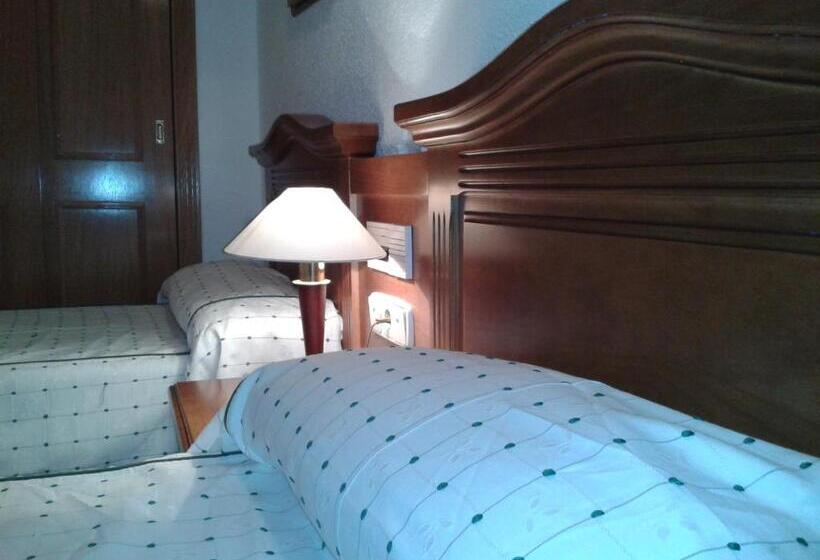 חדר סטנדרט לשלושה, El Gamo