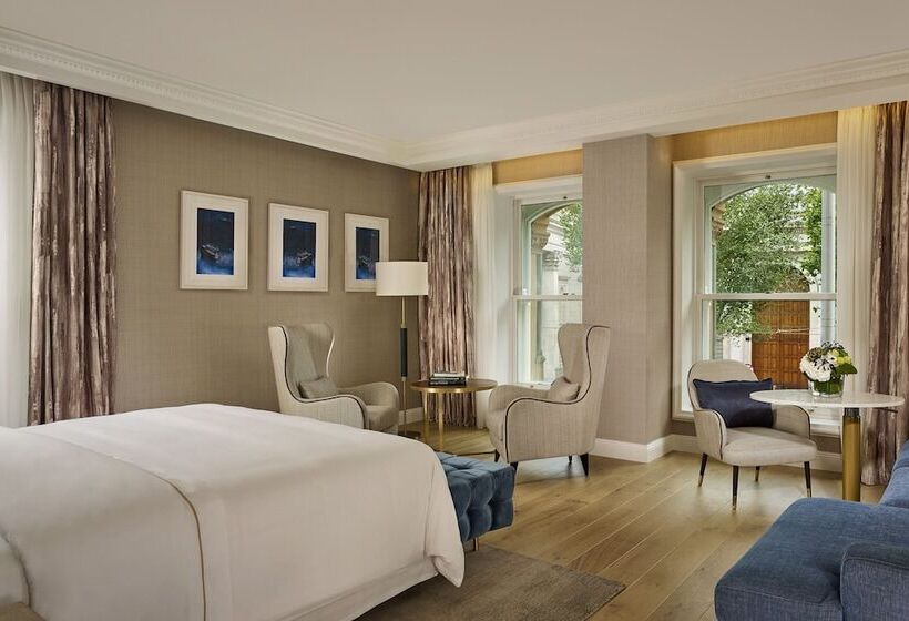 주니어 스위트 도시 전망, The College Green Dublin Hotel, Autograph Collection