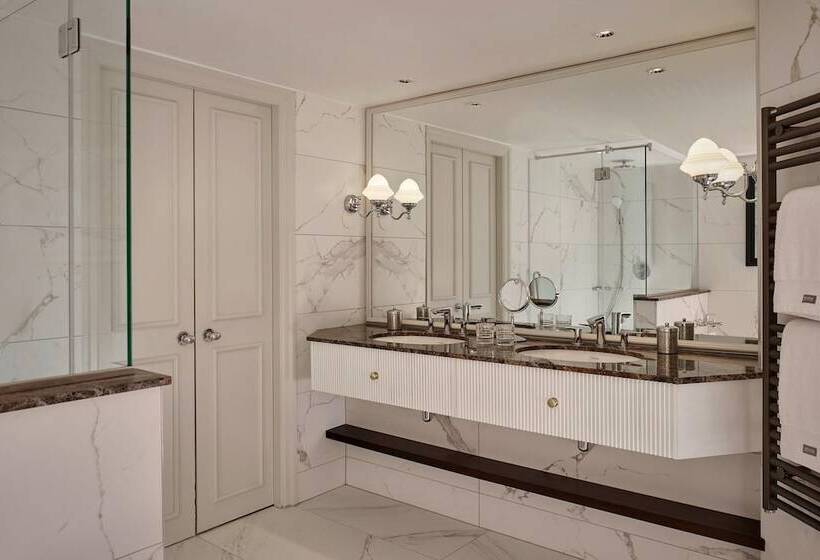 סוויטה דלוקס, The College Green Dublin Hotel, Autograph Collection