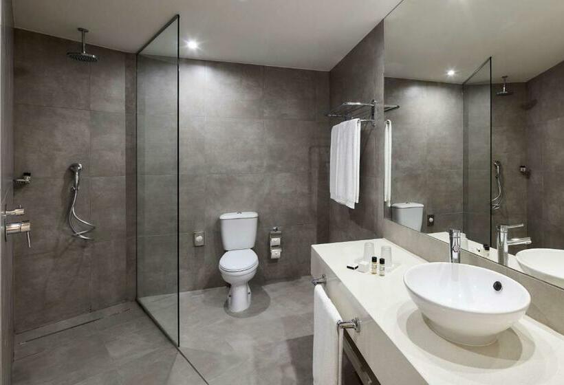 חדר דלוקס נוף בריכה, Tivoli Lagos