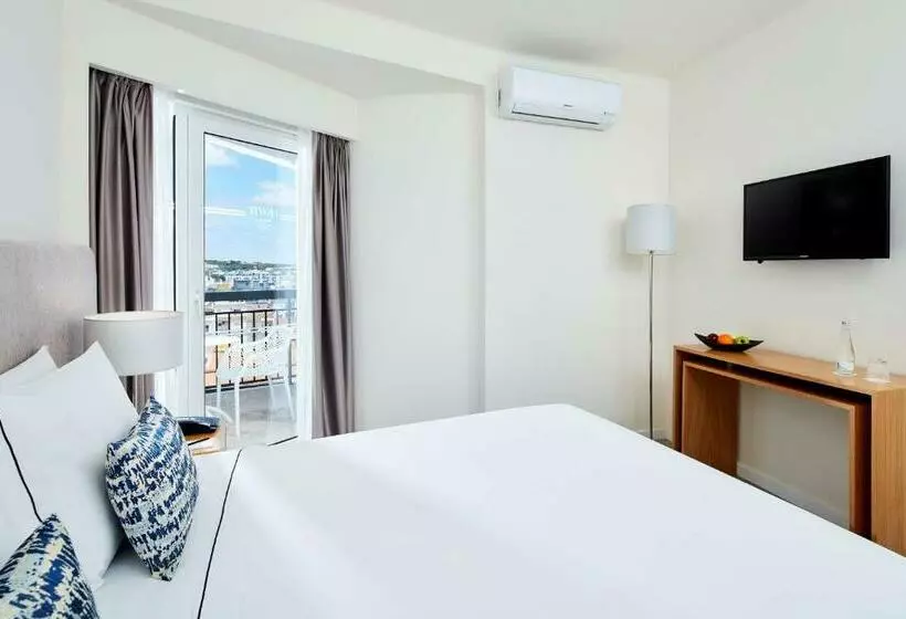 Deluxe Room Pool View