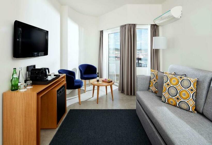 חדר דלוקס נוף בריכה, Tivoli Lagos