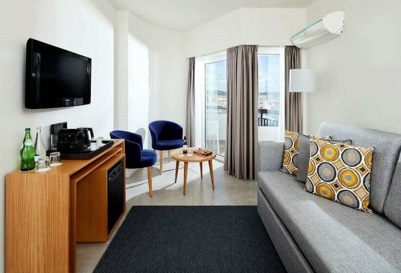 חדר משפחתי דלוקס, Tivoli Lagos