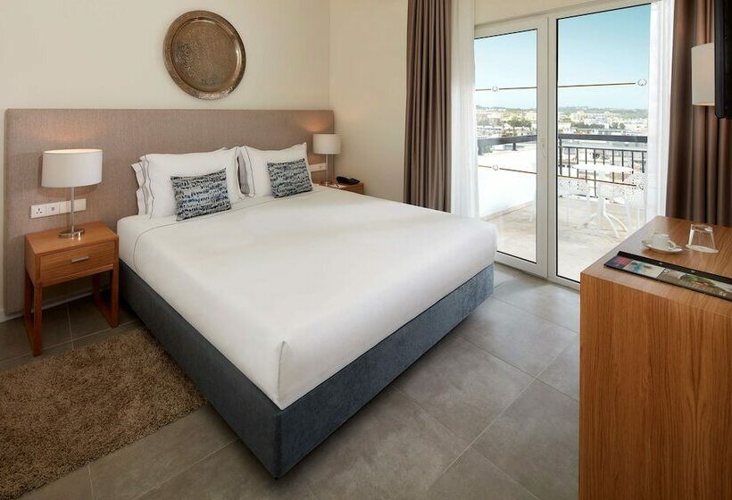 חדר משפחתי דלוקס, Tivoli Lagos