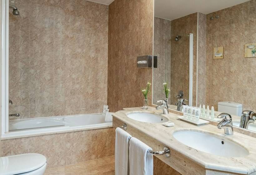 اتاق خانوادگی تودرتو, Vincci Ciudad de Salamanca
