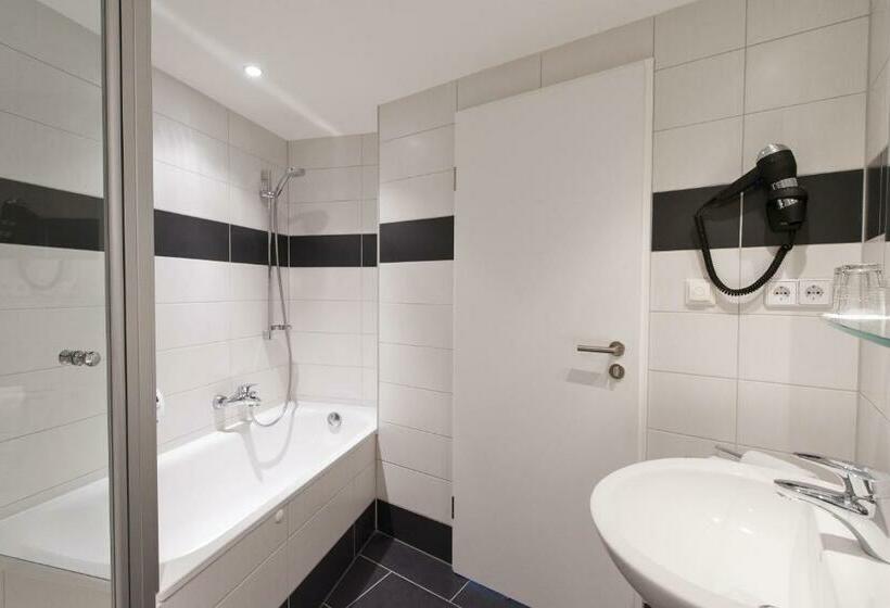 اتاق کلاس بیزنس, Mark Apart