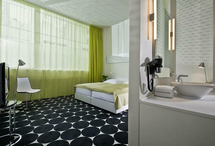 اتاق کلاس بیزنس, Mark Apart