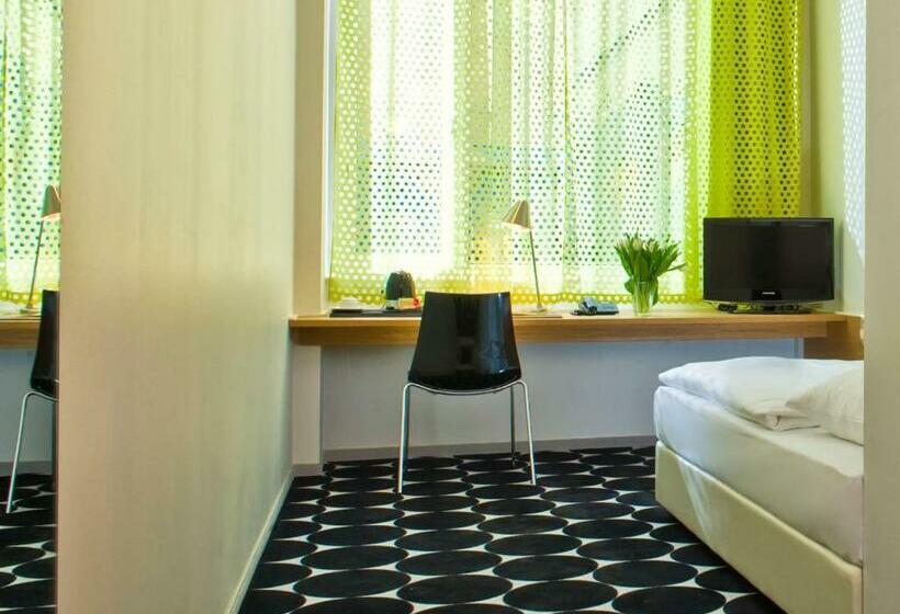 اتاق کلاس بیزنس, Mark Apart