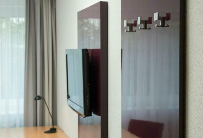 اتاق استاندارد سه نفره, Mark Apart