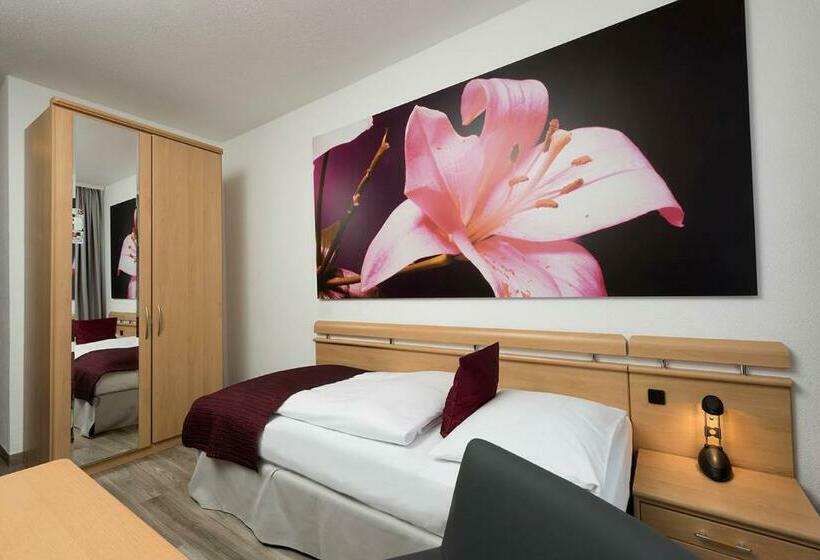 اتاق استاندارد یک نفره, Mark Apart