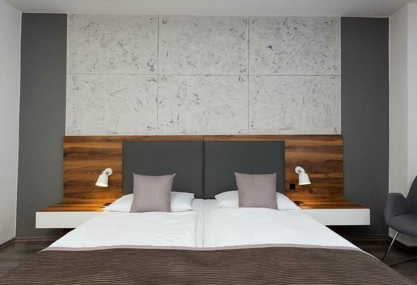 اتاق سوپریور, Mark Apart