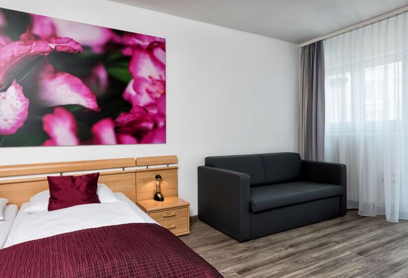 اتاق استاندارد سه نفره, Mark Apart