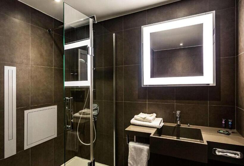 Номер Superior, Novotel London Tower Bridge