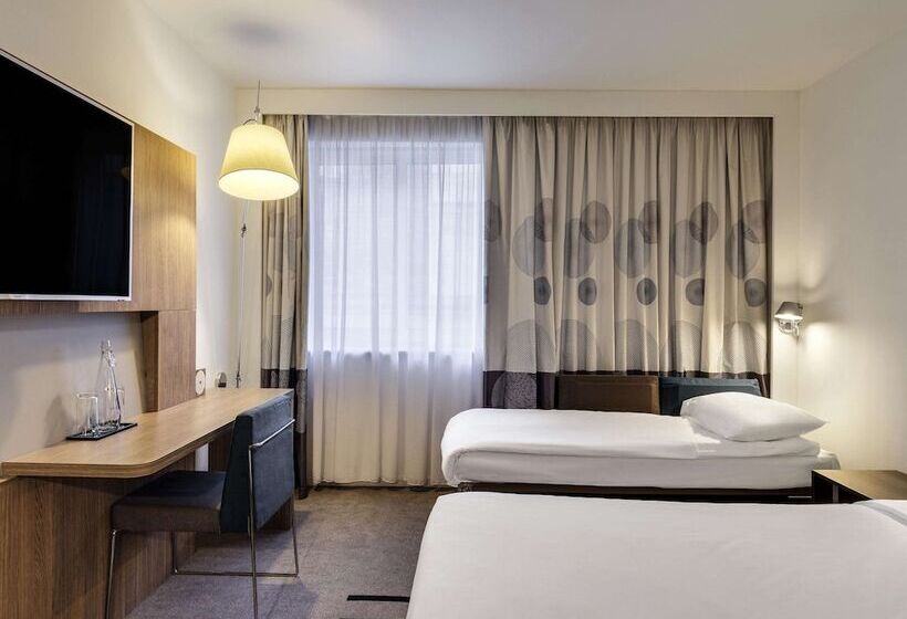 Номер Superior, Novotel London Tower Bridge