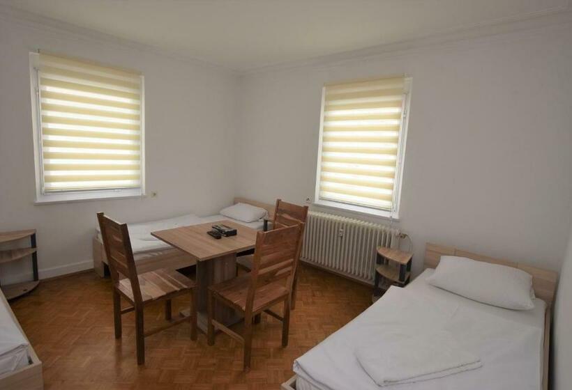 ベーシックトリプルルーム, Nürtingen Zimmer