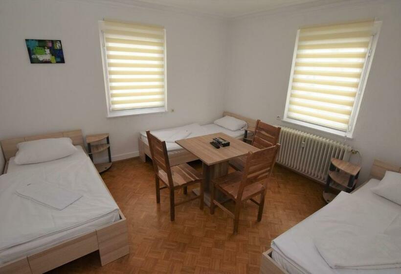 ベーシックトリプルルーム, Nürtingen Zimmer