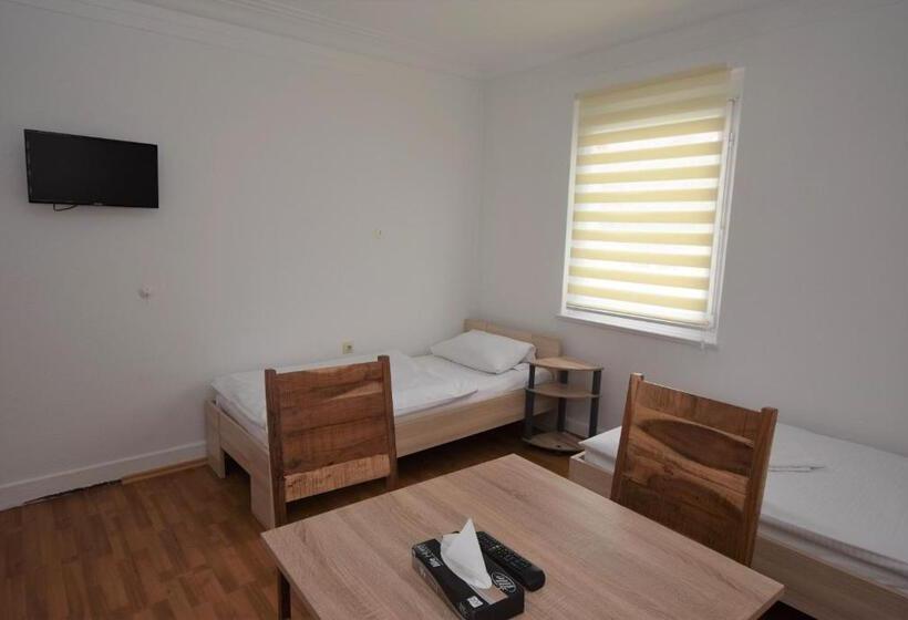 ベーシックトリプルルーム, Nürtingen Zimmer