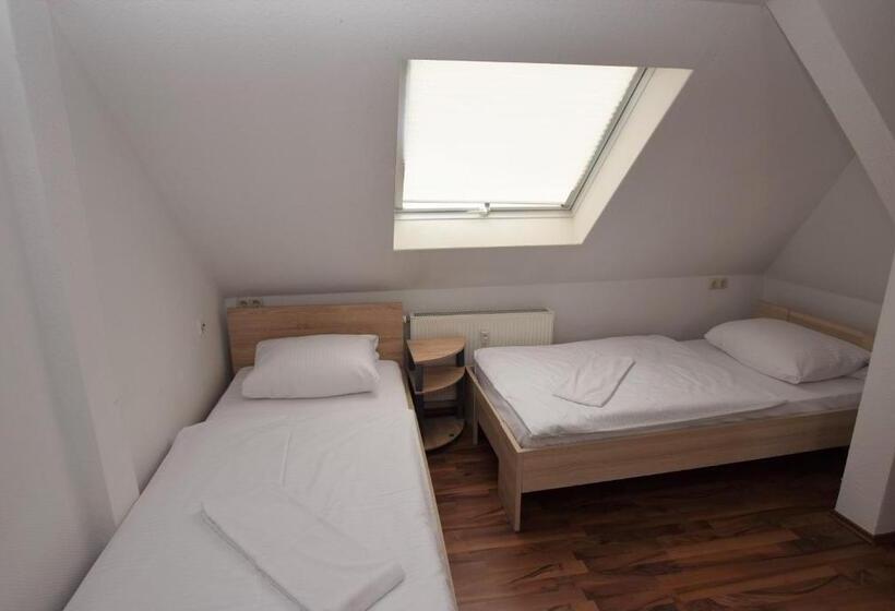 ベーシックトリプルルーム, Nürtingen Zimmer