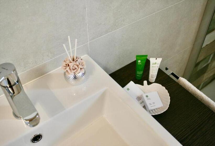 جناح جونيور, Agriturismo Casale Ai Prati