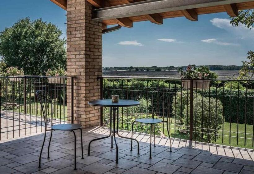 جناح جونيور, Agriturismo Casale Ai Prati