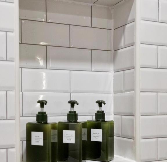 Номер Deluxe, Aono