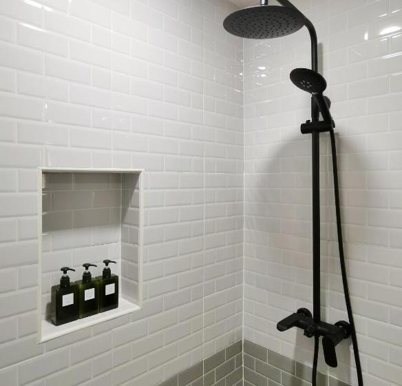 Номер Deluxe, Aono