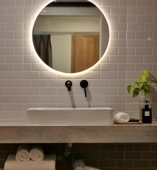 Номер Deluxe, Aono