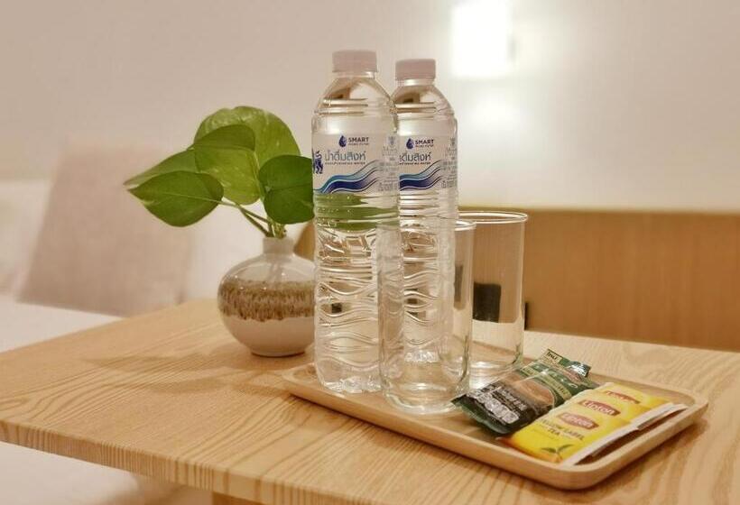 Номер Deluxe, Aono