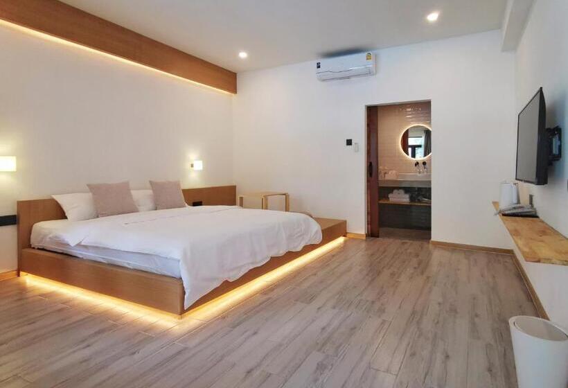 Номер Deluxe, Aono