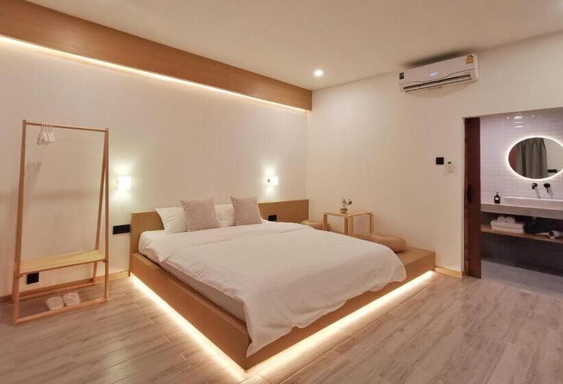 Номер Deluxe, Aono