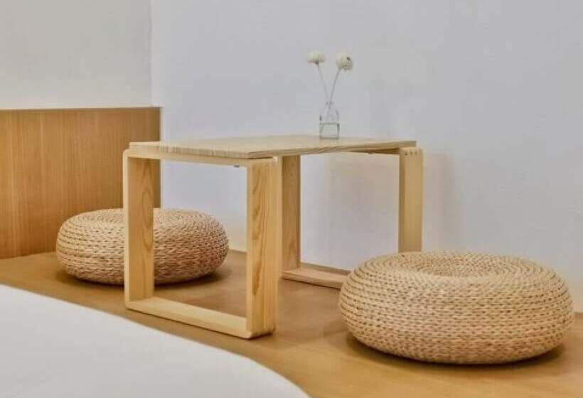 Номер Deluxe, Aono