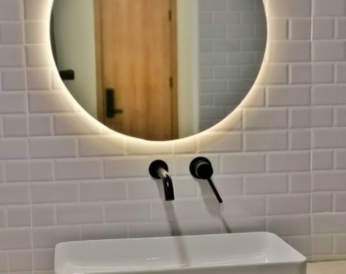 Номер Deluxe, Aono