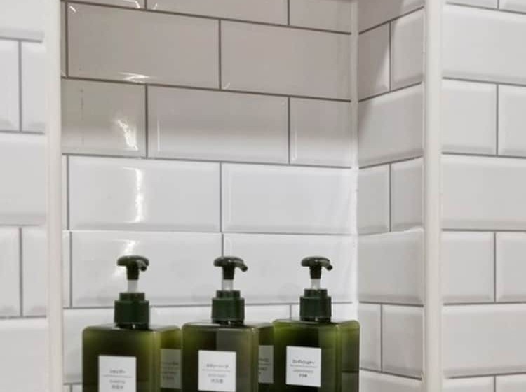 Номер Deluxe, Aono