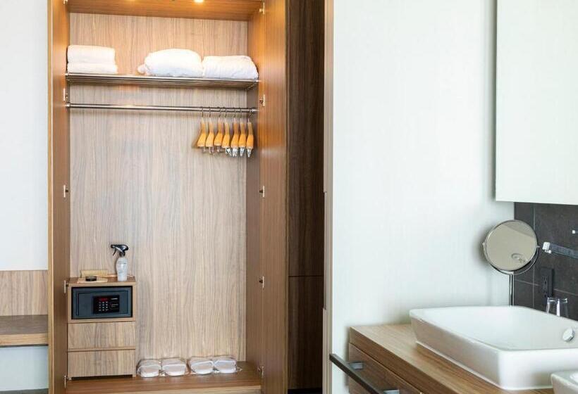 Люкс Вид на Море, Garden Terrace Fukuoka