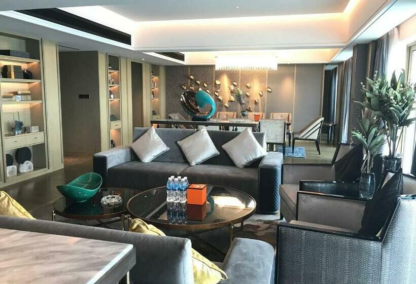 Suite Prezydencki, Howard Johnson By Wyndham Sihanoukville