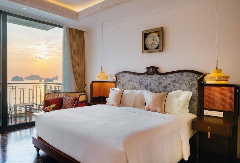 Classic Room Double Bed Sea View, Hôtel Perle D Orient Cat Ba Mgallery