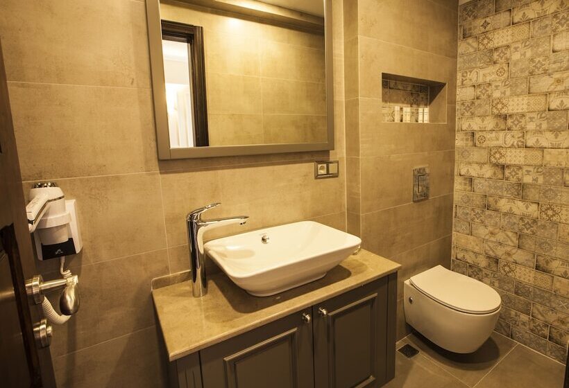 اتاق سوپریور سه تخته, Livia Garden