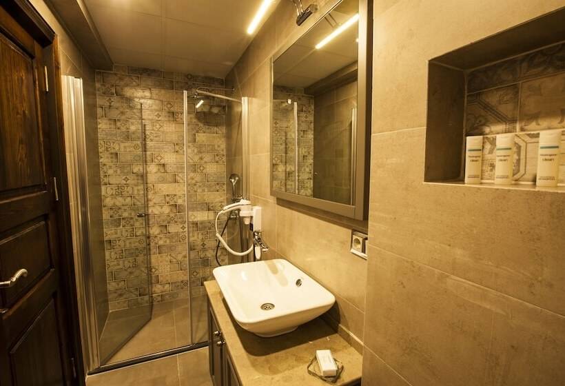 اتاق سوپریور سه تخته, Livia Garden