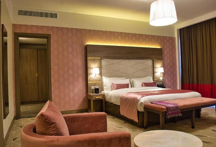 اتاق لوکس با تخت بزرگ, Rodina Hotel Spa & Conferences