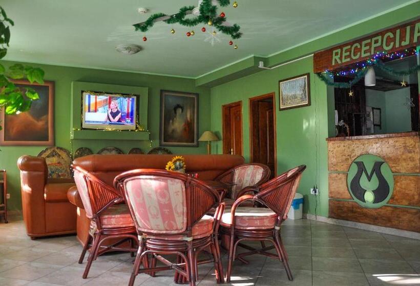 اتاق استاندارد سه نفره, Meridiana