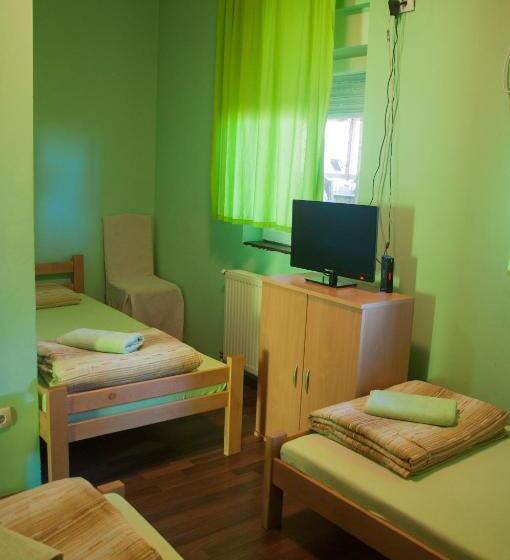 اتاق استاندارد سه نفره, Meridiana