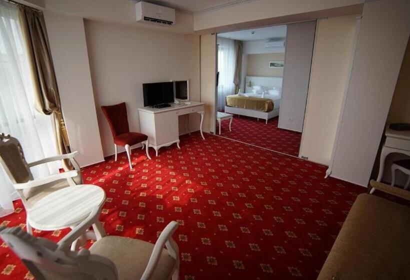 סוויטת ג'וניור עם מרפסת, Msr Port